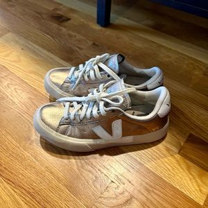 Veja metallic gold sneakers Sz.38(7)US